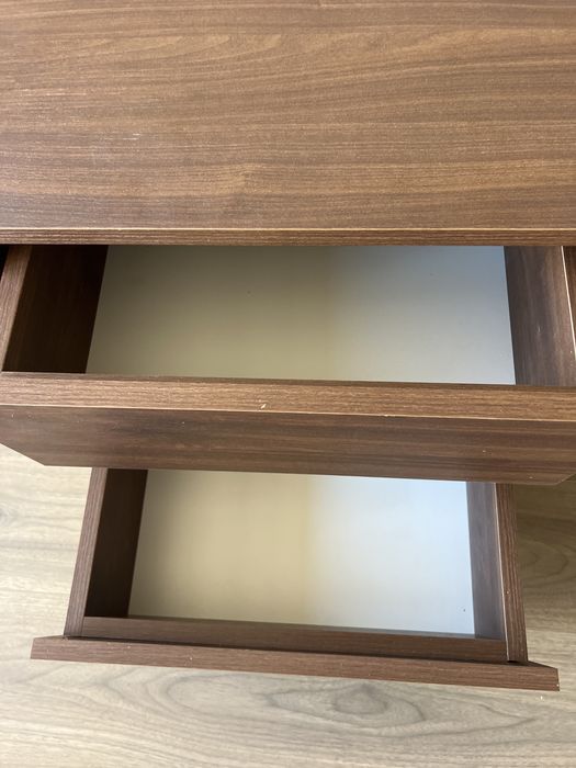 Тумбочка з шухлядами