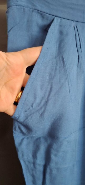 Calça azul clara com punho