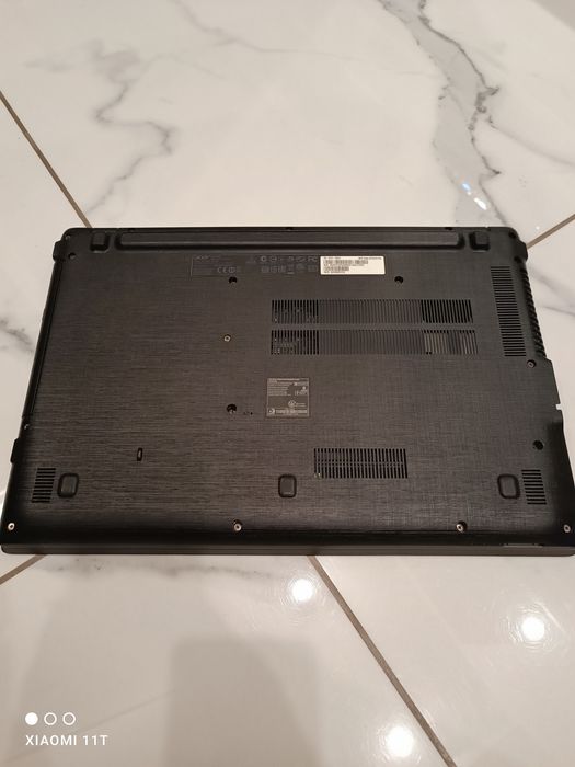 Laptop Acer aspire E5 573 series N15Q1 w idealnym stanie SSD Intel i3