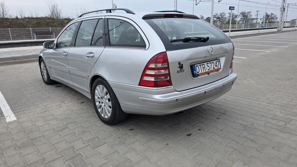 Syndyk sprzeda samochód osobowy Mercedes-Benz C220, rok. prod 2004