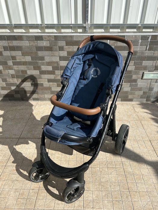 Carinho de bebe com ovo e cadeira