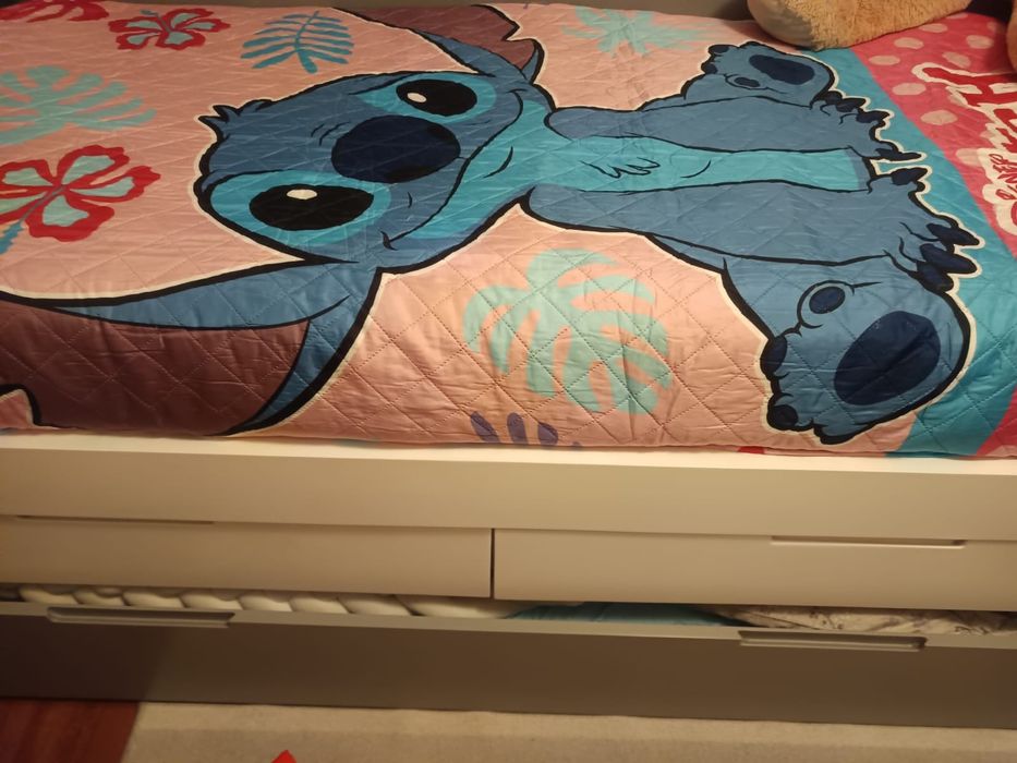 Cama com estrado