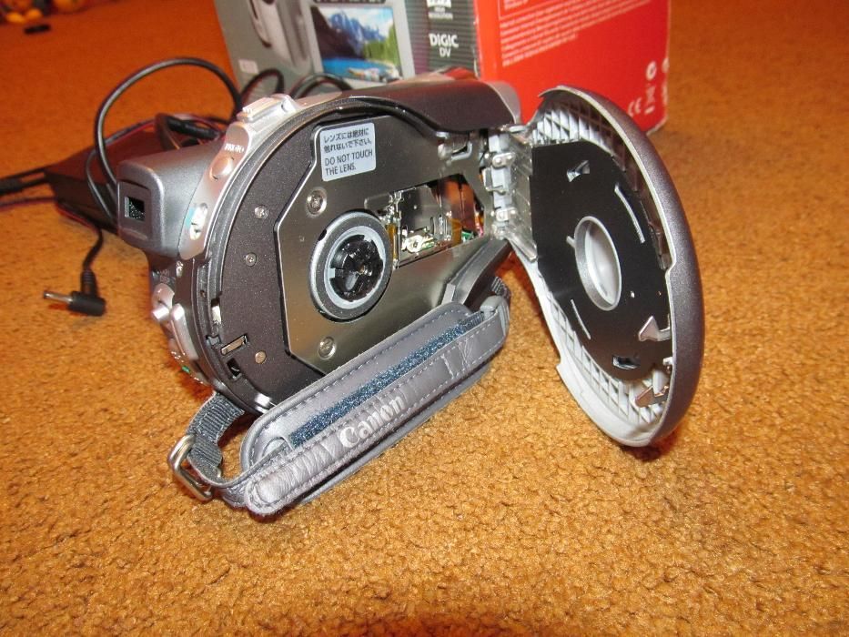 Продам DVD видеокамеру Canon DC21