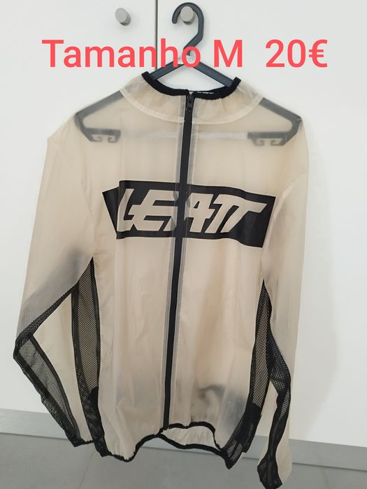 Vários equipamentos para enduro