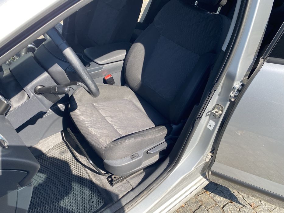 Peugiot 3008 автомобіль