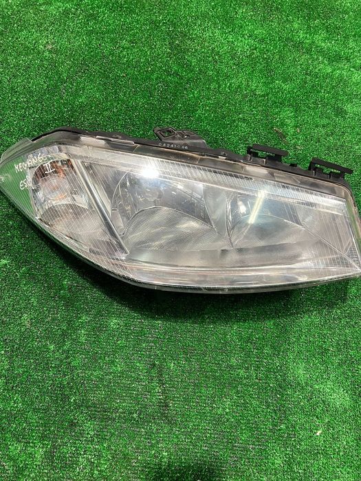 Farol frente direito Renault Megane 2