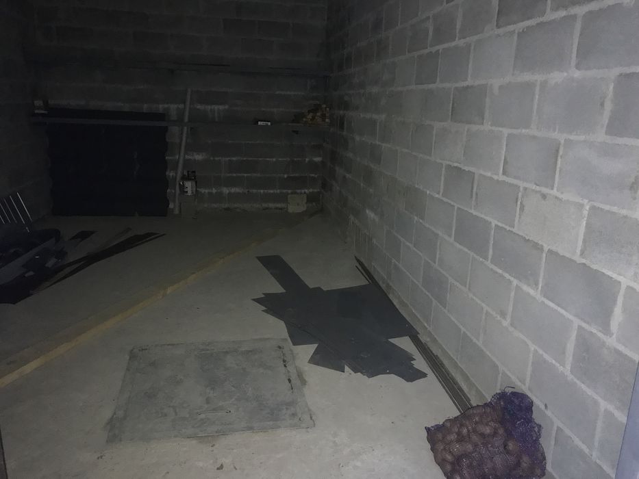 Гараж во дворе, 8-я гор больница