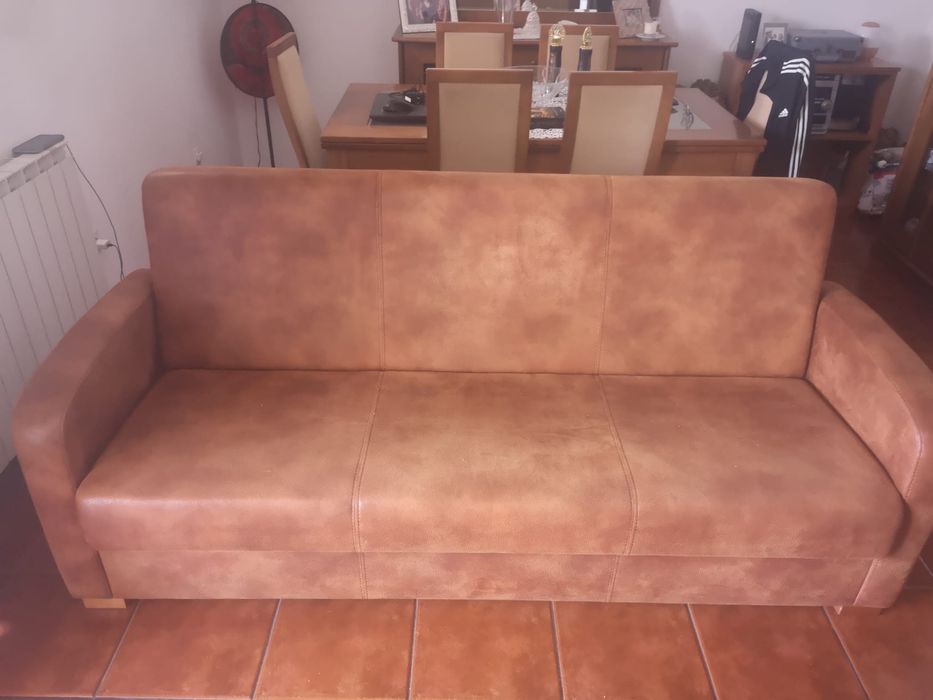 Sofá cama em pele como novo
