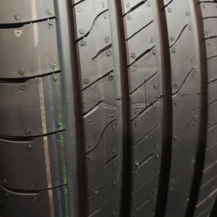215/65/16 SUV Sprzedam komplet opon letnich Goodyear z 2025 roku