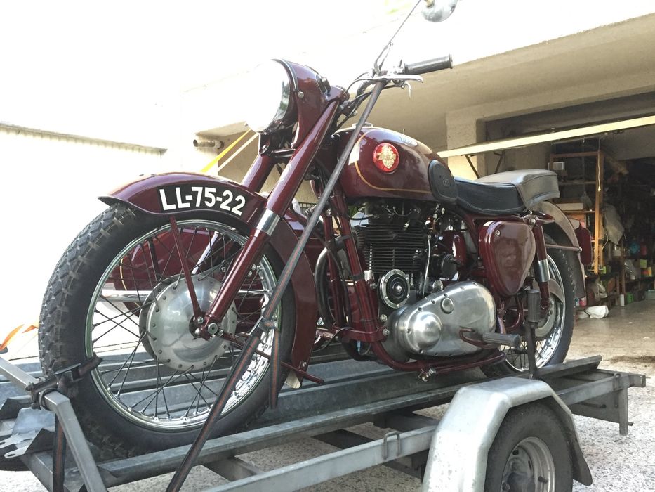 Mota clássica BSA B31 1953 e sidecar