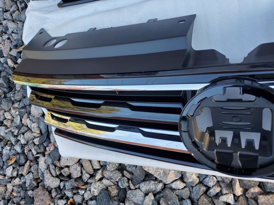 Решетка радиатора бампера  гриль VW Tiguan USA 2017 2020