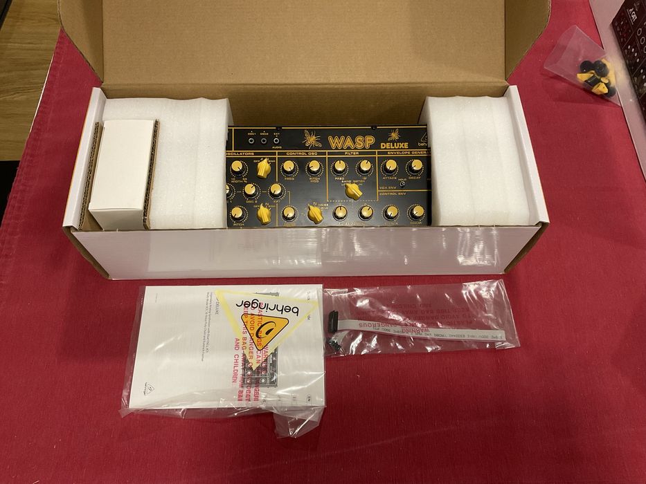 Behringer WASP Deluxe: sintetizador analógico impecável (na caixa) - RESERVADO