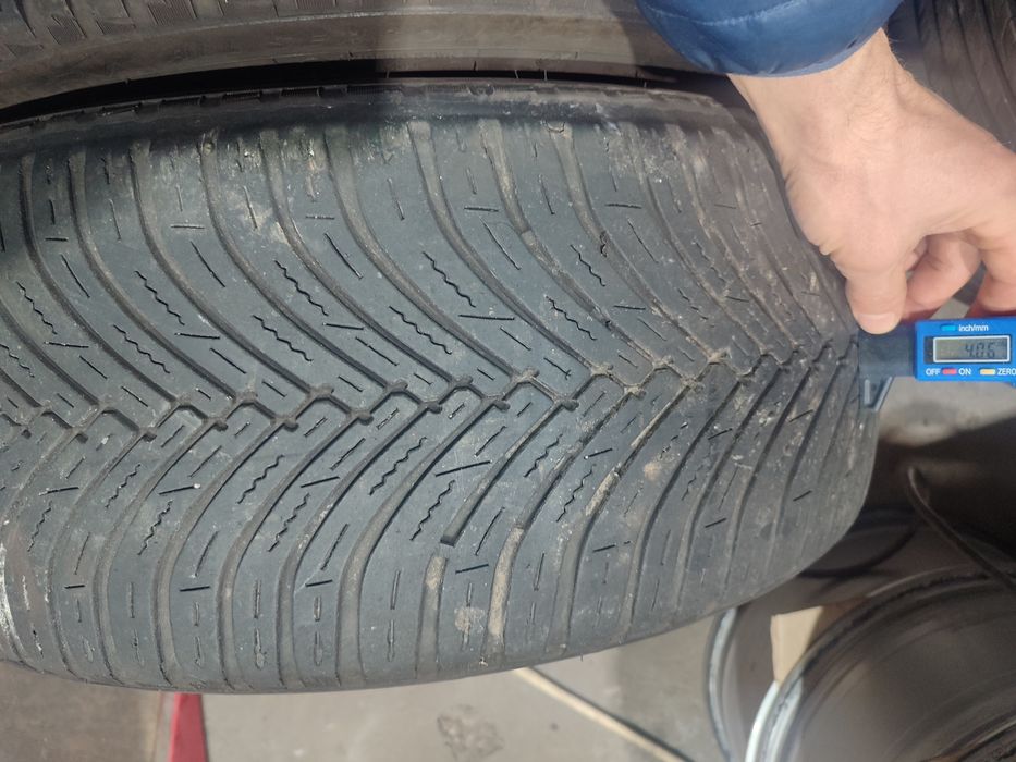 Резина всесезонна 225.40.19