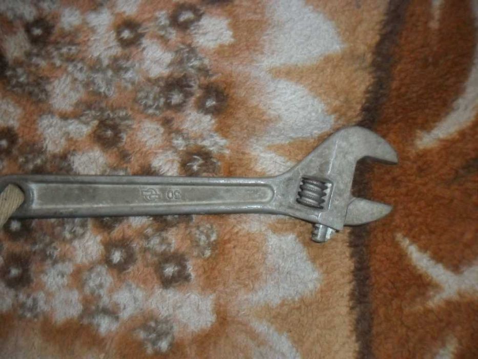 разводной ключ и другое