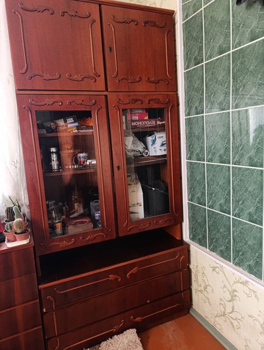 Продам 2 шафи  в вітальню