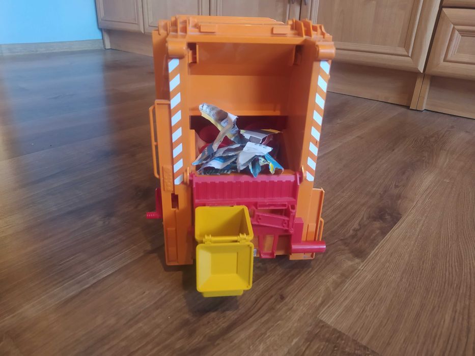 Bruder auto Tir MaN. Śmieciarka + kosz. Na prezent