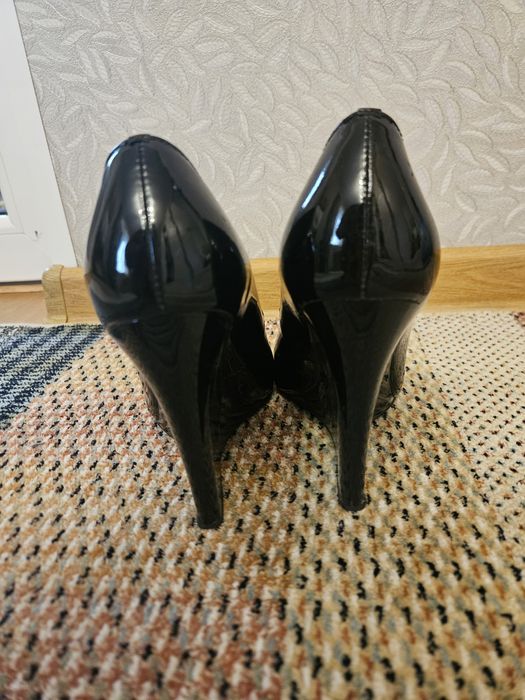 Туфлі жіночі Лучьяно Карварі