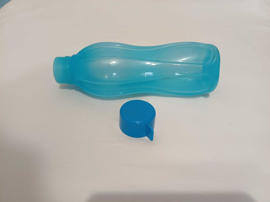Бутылка Tupperware 1 л (б/у) для похода, для дачи, для отдыха на природе.
