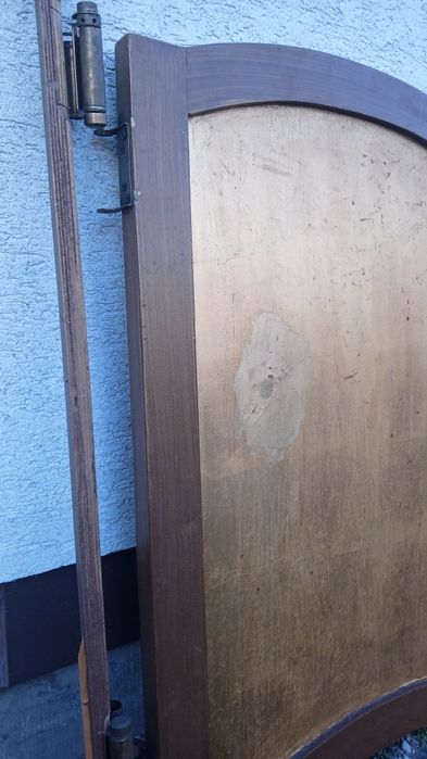 Drzwi wahadłowe drewniane złoty kolor  62 cm wys  90 cm