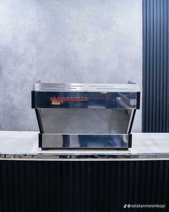 Кавомашина La Marzocco Linea PB 2 Group. Для високого потоку