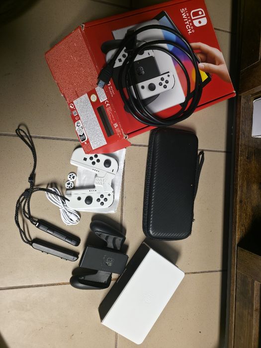Switch OLED biała Nintendo pad grip cały zestaw dodatki