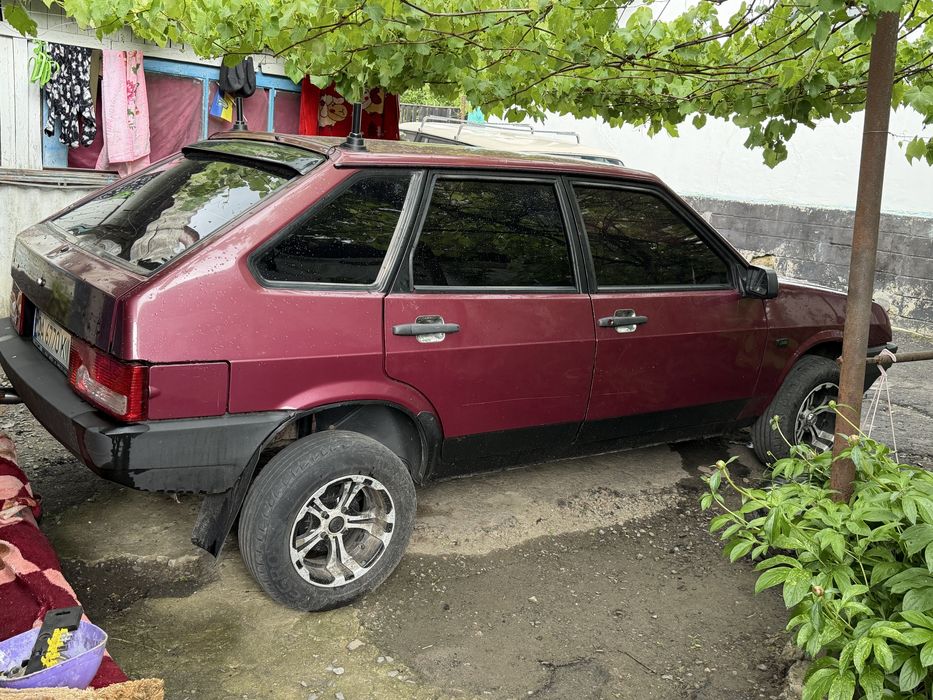Автомобіль ваз 2109
