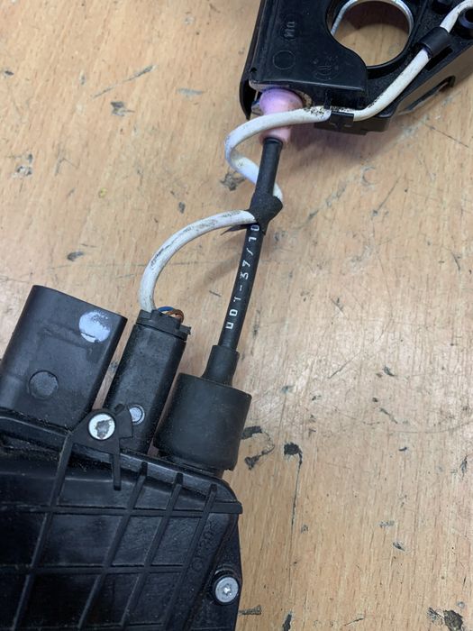 Замок дверей з дотяжкою задній лівий БМВ Ф10 Ф11 BMW F10 F11