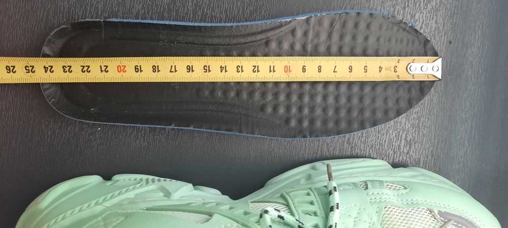 Кроссовки 24.5 см