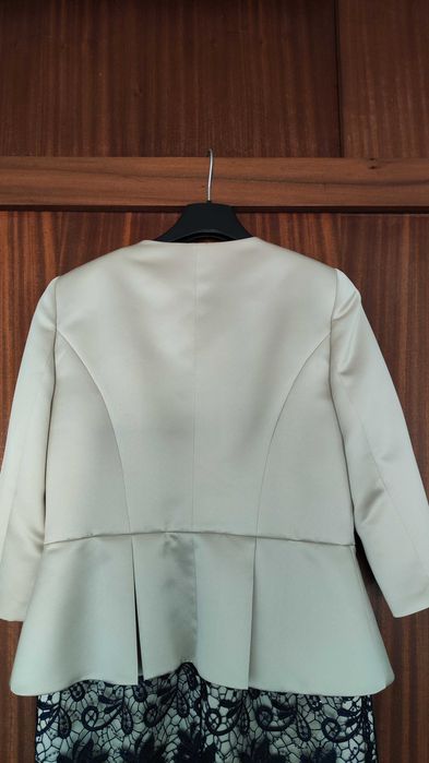 Casaco em cetim muito elegante Novo