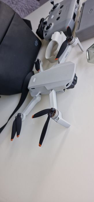 Dron DJI Mini 2 Fly More Combo – stan bardzo dobry, komplet akcesoriów