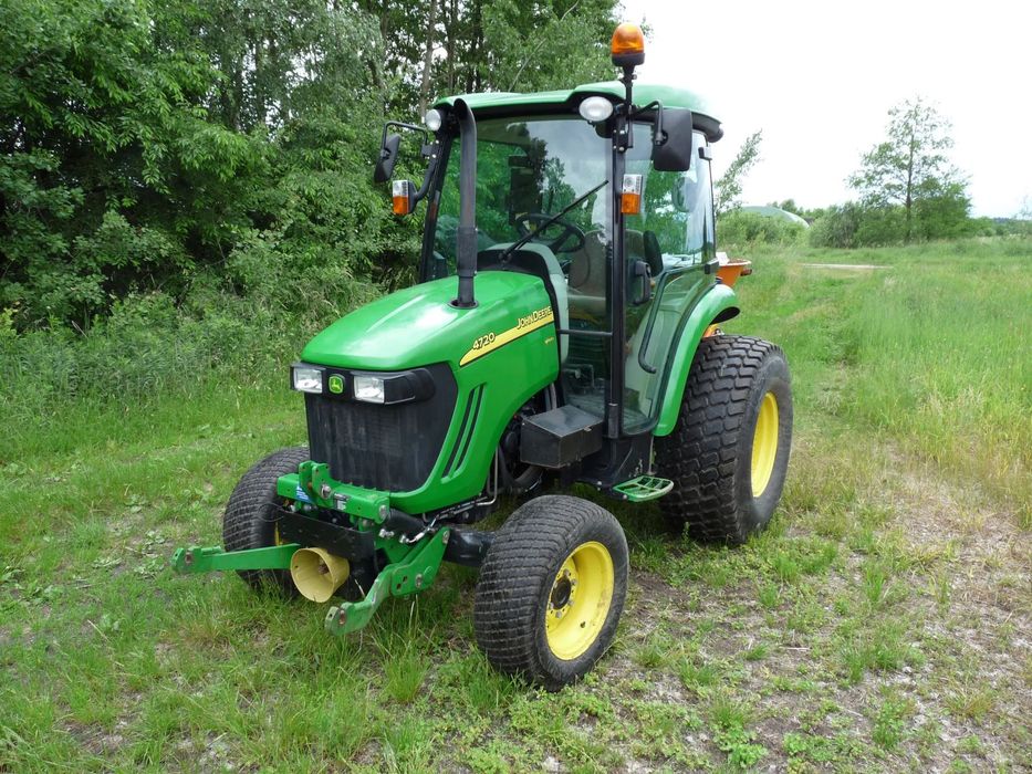 John Deere 4720  ciągnik rolniczy sadowniczy komunalny 4720 john deere
