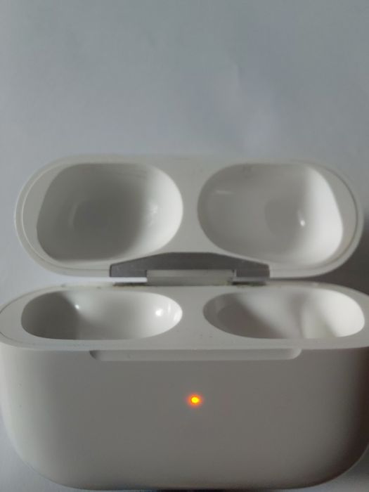 Зарядний кейс AirPods  Pro А2700.  523mAh. Б/у.