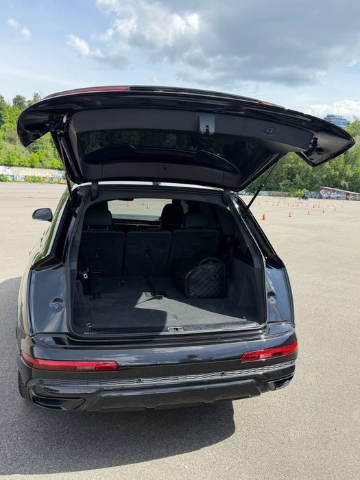 Продам Audi Q7 2022 року