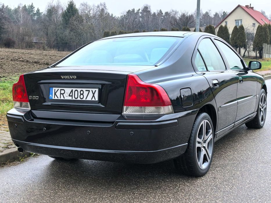 Volvo S60_2.4 Benzyna_260 tyś_Salon Polska_Mega Zadbane