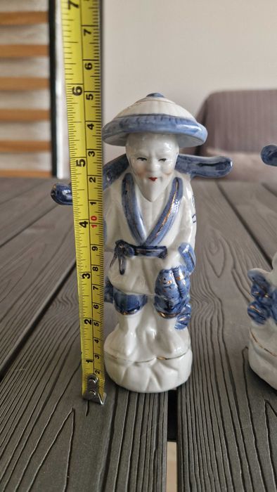 Conjunto 2 estatuetas de porcelana orientais
