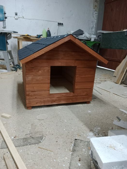 Buda dla psa drewniana