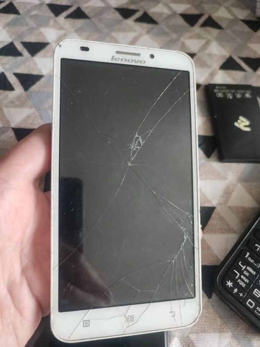 Набор мобильных телефонов