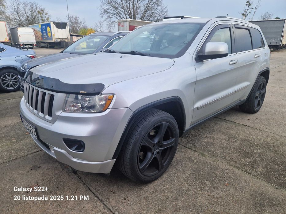 samochód jeep grand cherokee