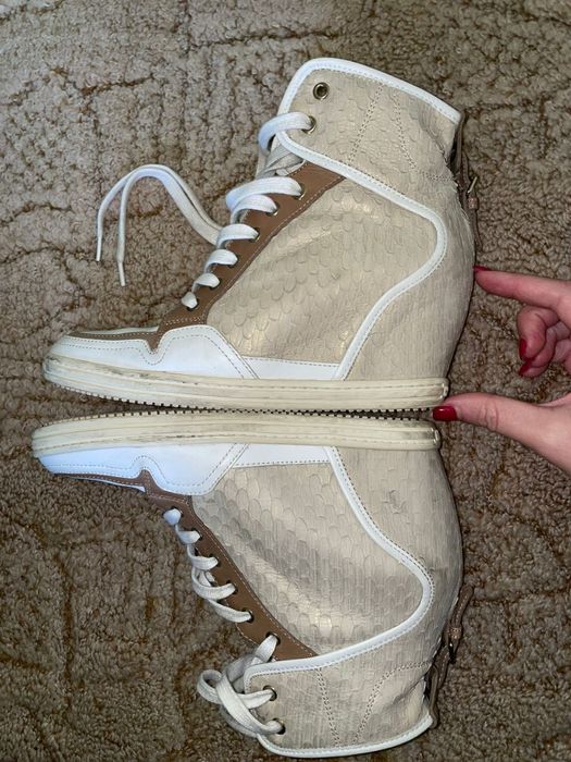 Продам  кожаные сникерсы Hogan