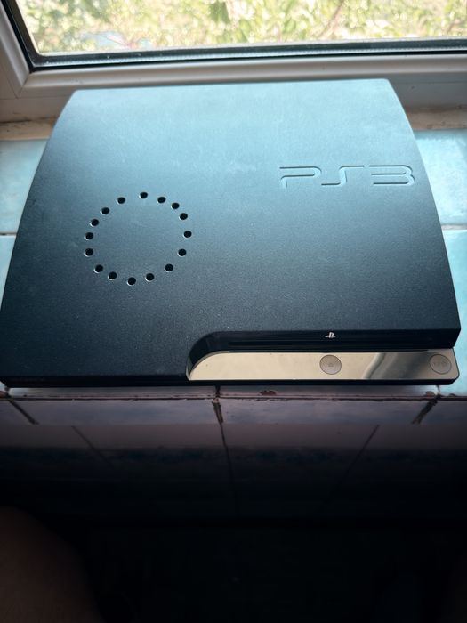 Приставка Sony PS3 Slim.