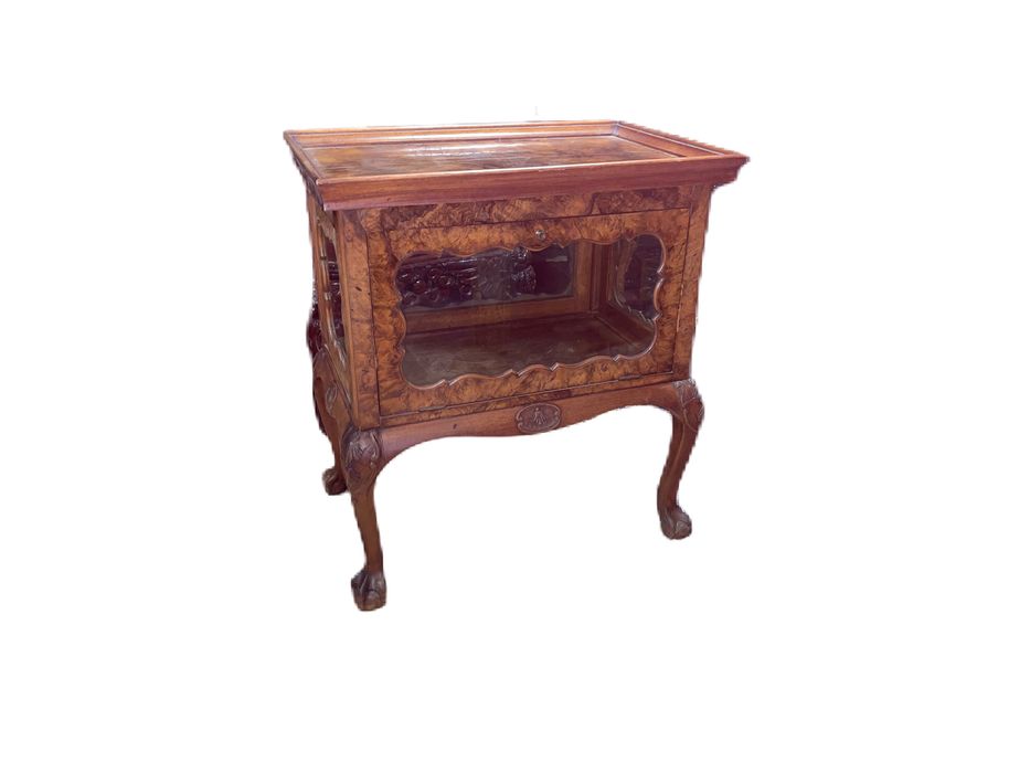 Four-sided glass display cabinet, old José