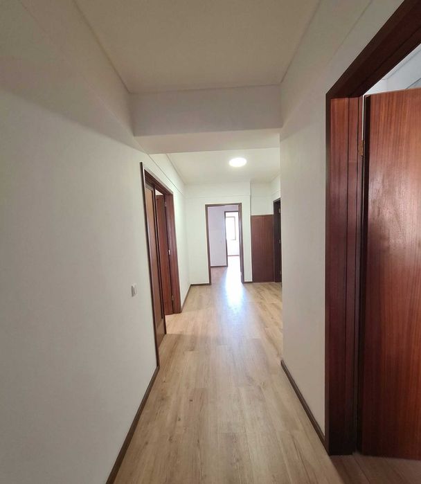 Oportunidade Exclusiva no Centro de Santa Maria da Feira: Imóvel Remodelado com Elevado Potencial (Habitação / Escritórios)