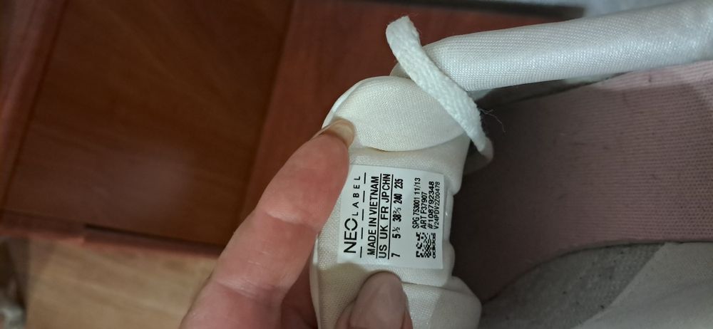 Продам кроссовки б/у в отличном состоянии. Срочно