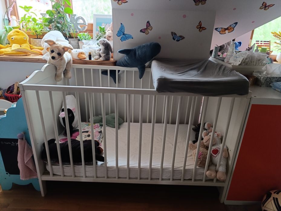 Białe łóżeczko niemowlęce,dziecięce Ikea HENSVIK z materacem pościelą