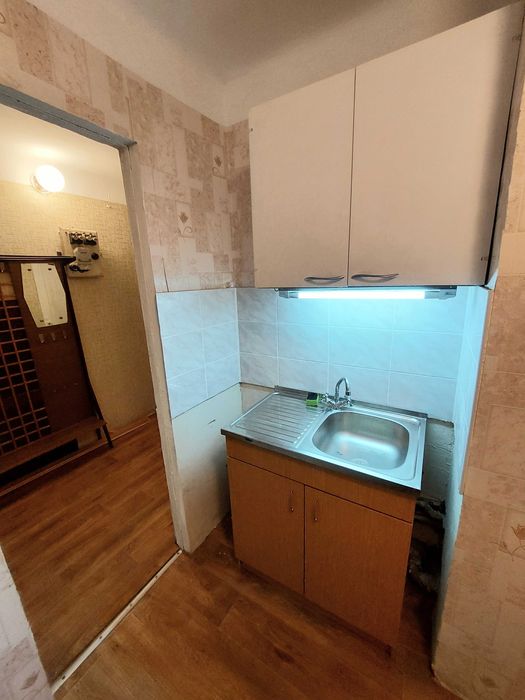 Без комісії продам 2-к.  Маккейна, 38а. Метро Звіринецька - 5 хв. пішк