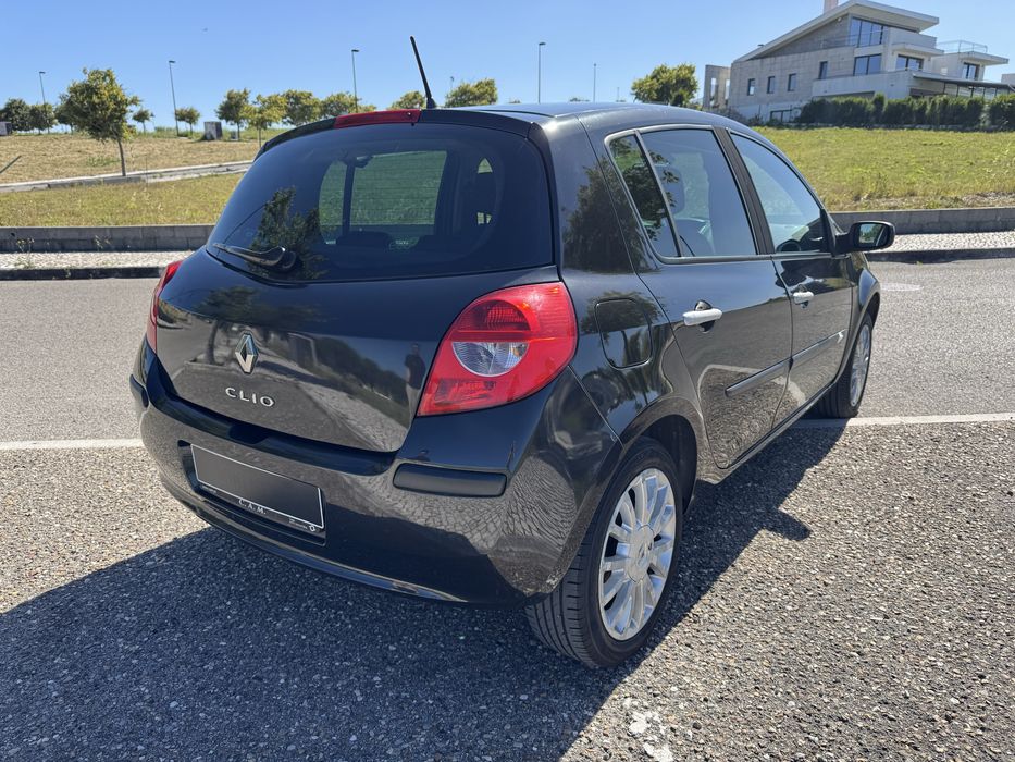 Renault Clio III 1.2 16v Authentique - 2008