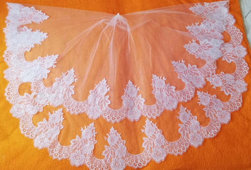 Весільна фата, з мереживом