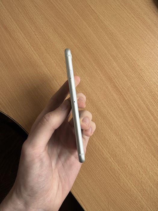 Apple Iphone 8 64 GB White в гарному стані