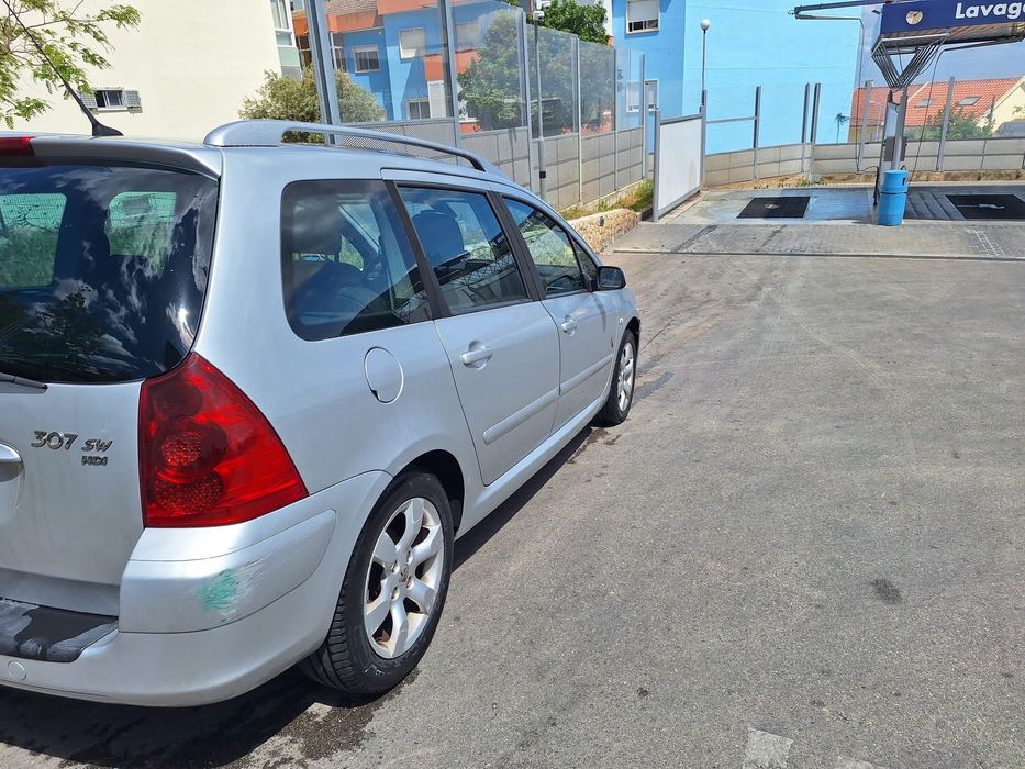 Pegeout 307 SW 1.6 hdi b&w — photo 4