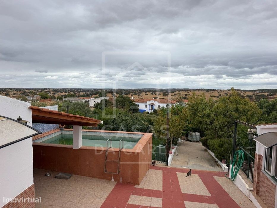 Propriedade T3 com Anexo T1+1 completamente renovada e jardim com 1...